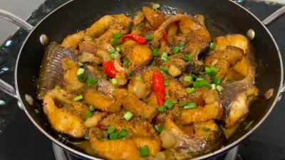 2 cách làm cá lóc kho thịt ba rọi mềm ngon đậm đà dễ làm cho bữa cơm