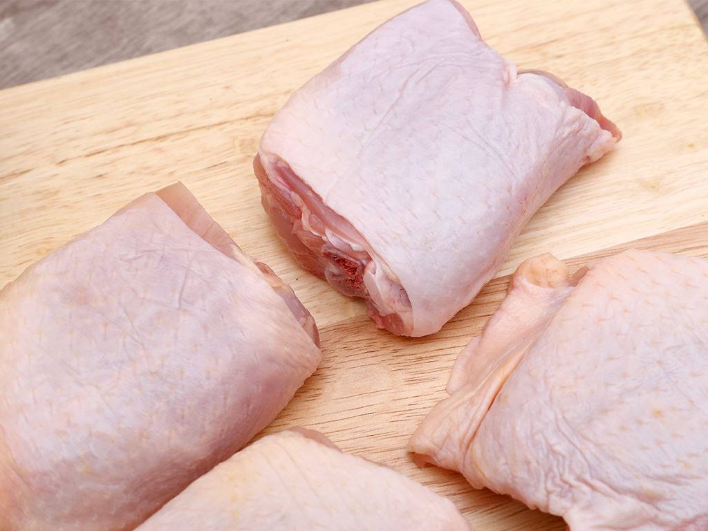 Má đùi gà tươi sạch C.P khay 500g giá tốt tại Bách hoá XANH