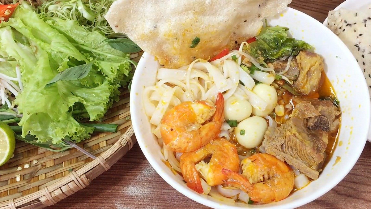 Mì quảng sườn non