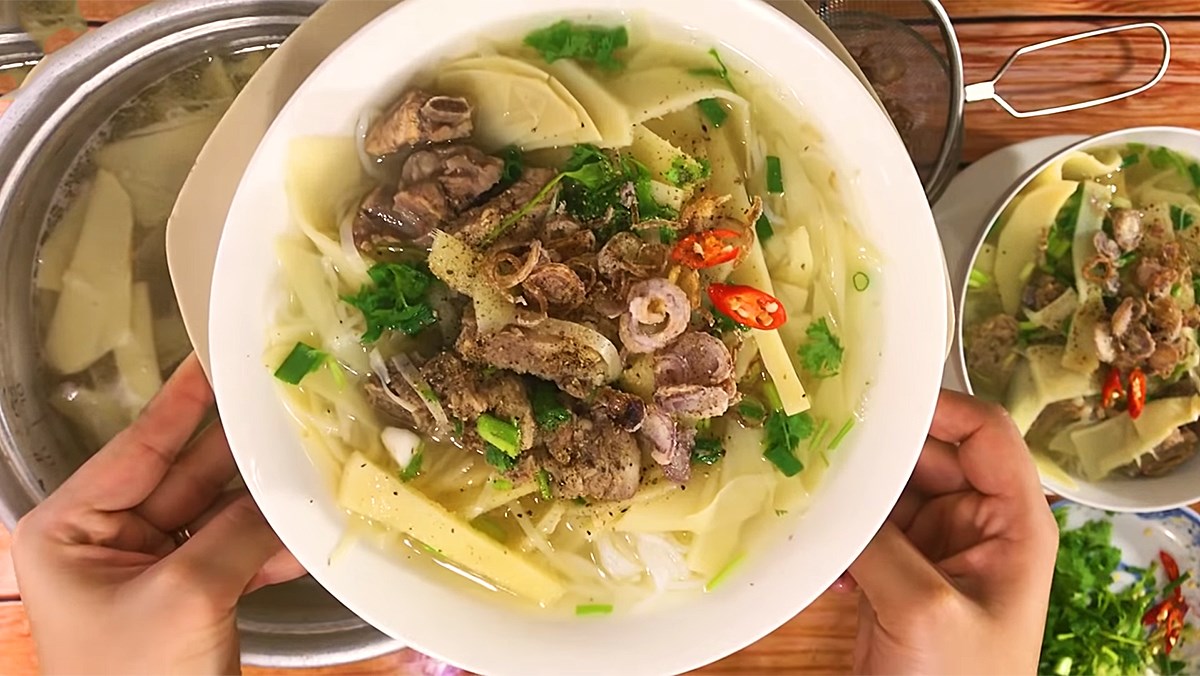 Bún măng sườn