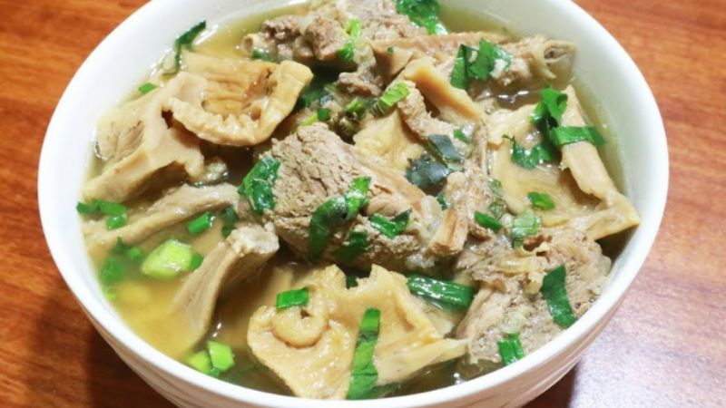 Canh măng khô hầm xương cổ heo Canh măng khô hầm xương cổ heo