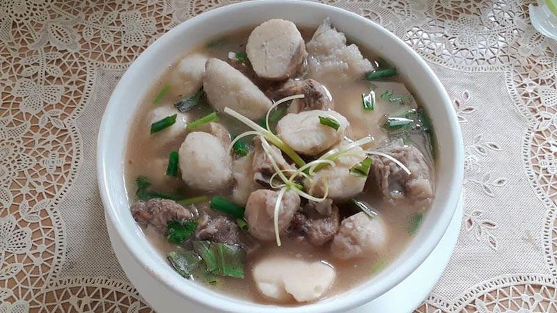 Canh xương cổ heo nấu khoai sọ Canh xương cổ heo nấu khoai sọ
